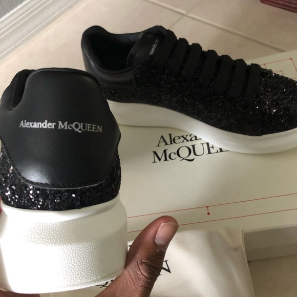 Alexander McQueen - Picture 6 of 7